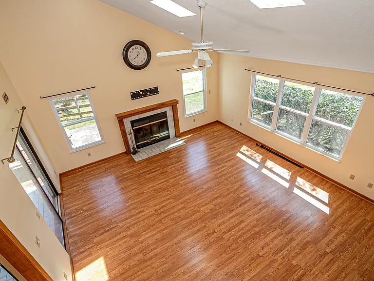 928 Tree Trunk Rd — Photo 4