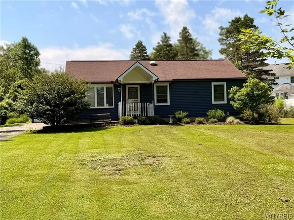 6975 Michael Rd, Orchard Park, NY 14127