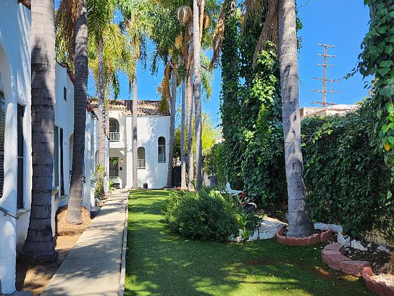 2nd image of 806 N Poinsettia Pl #3/5