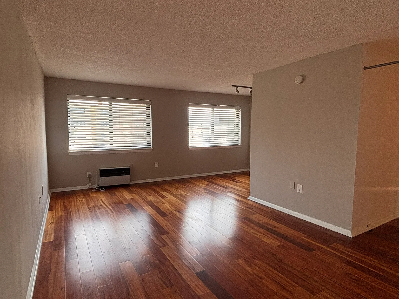 Studio, 472 sqft, $1,990 — Photo 2