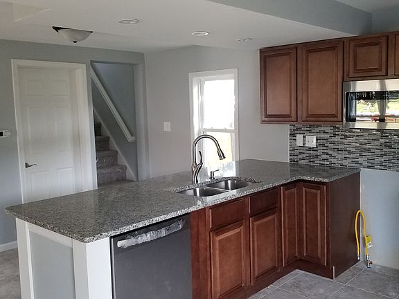 Kitchen with breakfast bar