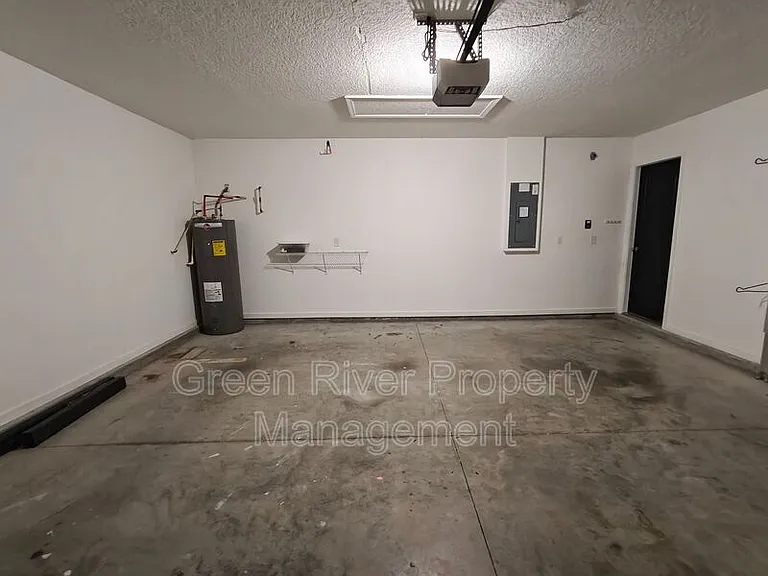 3650 Shiner Dr — Photo 35