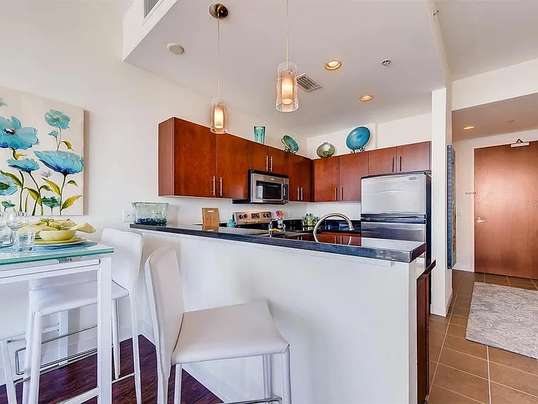 1114 E Washington St — Photo 14