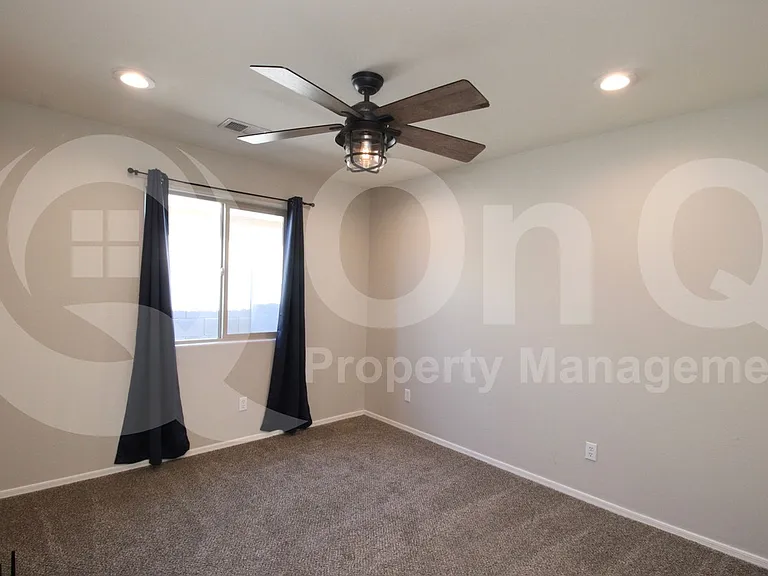 1877 W Overland St — Photo 11
