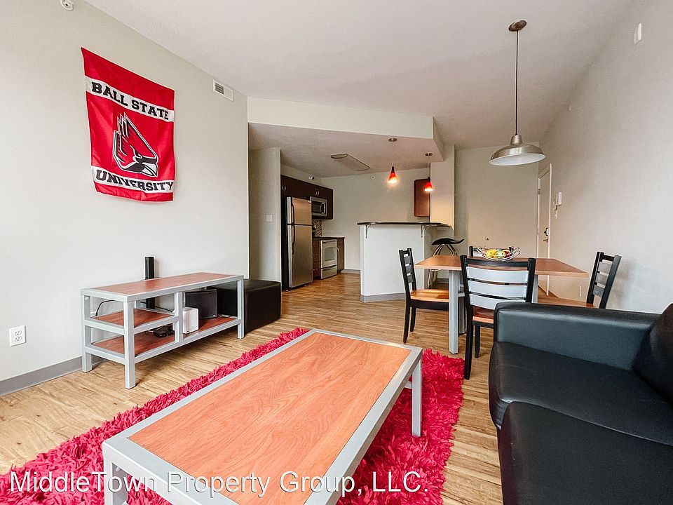 1st image of 1700 N Rosewood Ave #11651648