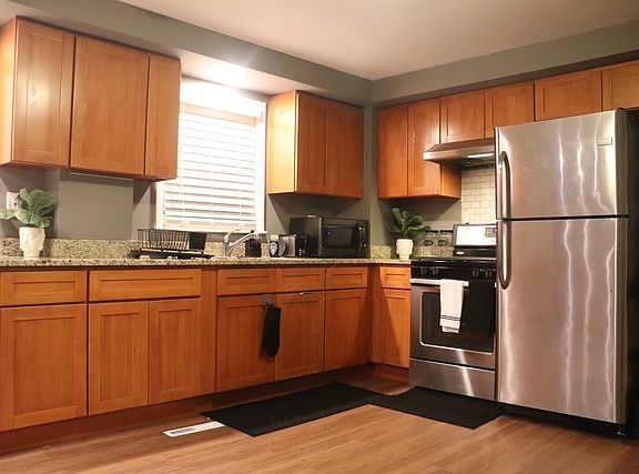 4th image of 3032 S Wells St
