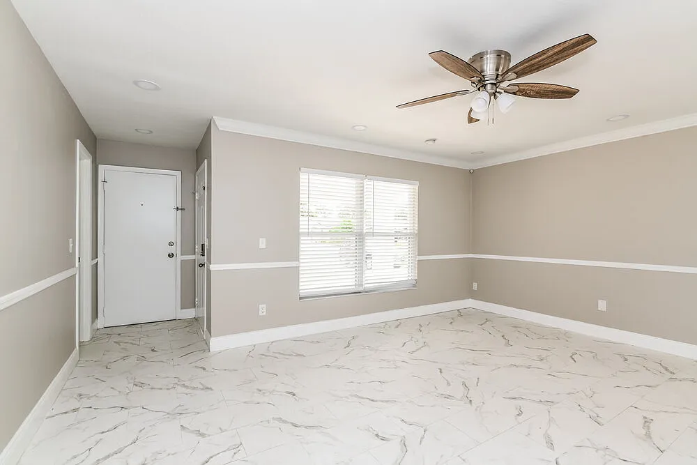 3 bed, 2.0 bath, 1154 sqft, $2,075 — Photo 3