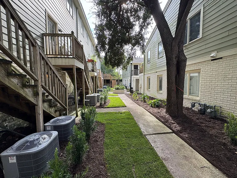 Gardens on Gaston — Photo 1
