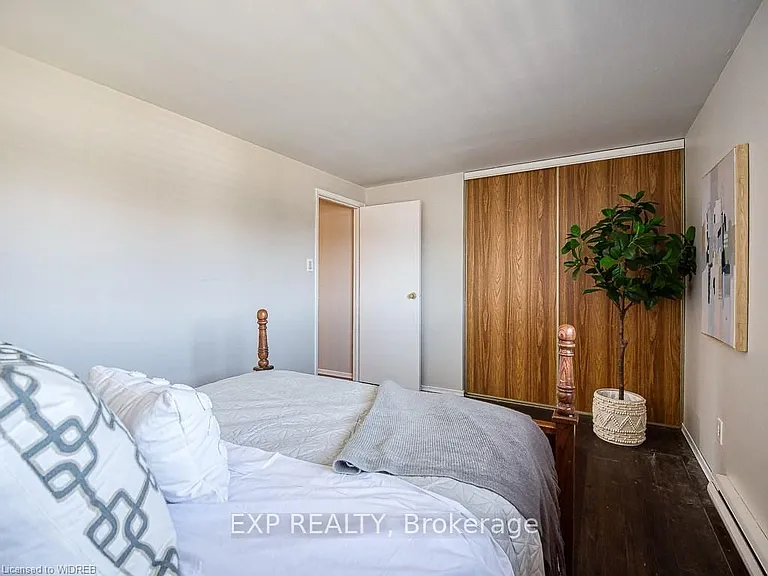 1060 Canfield Cres #5 — Photo 13