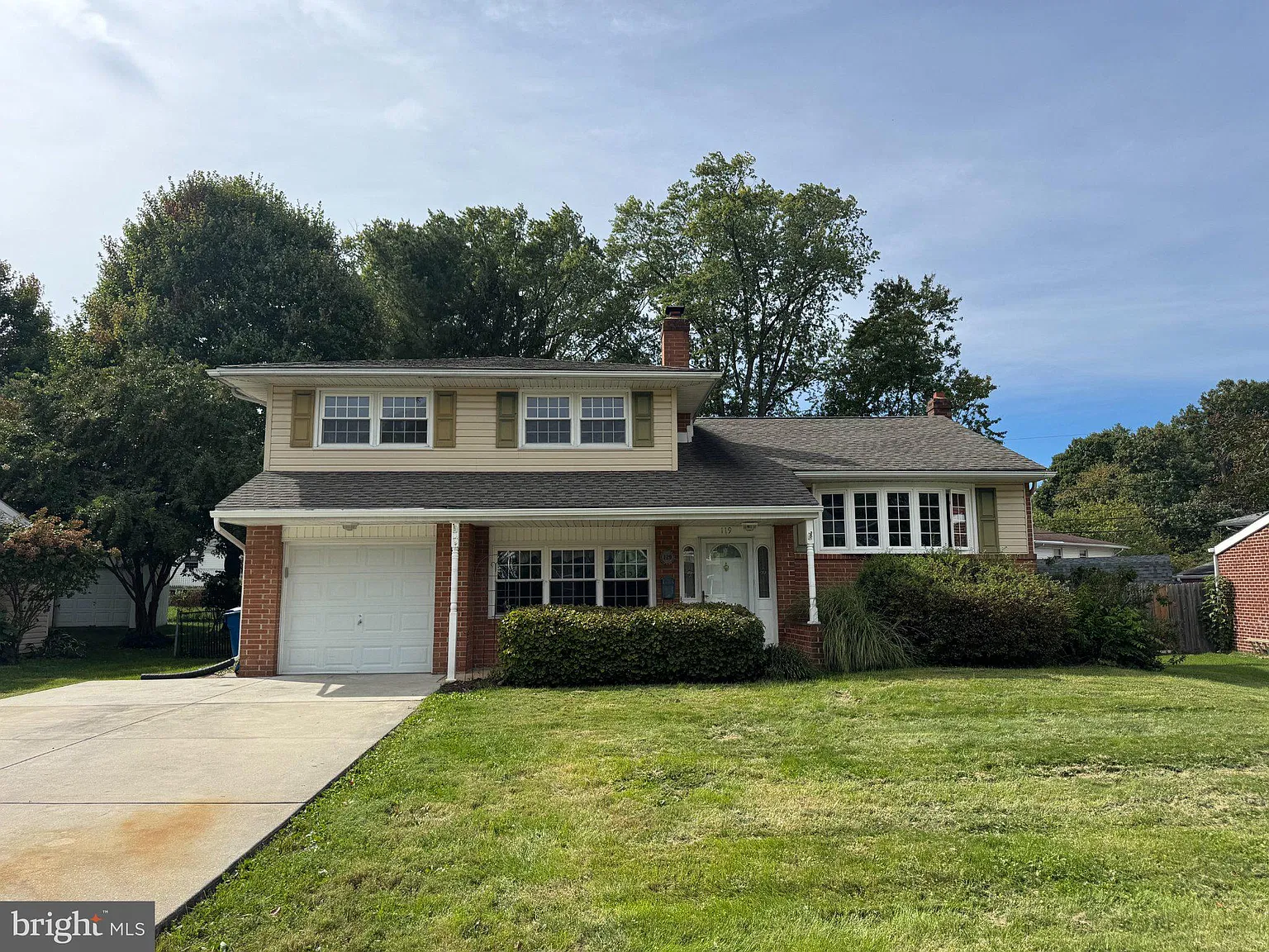 4 bed, 1.5 bath, 2465 sqft, $2,375 — Photo 1