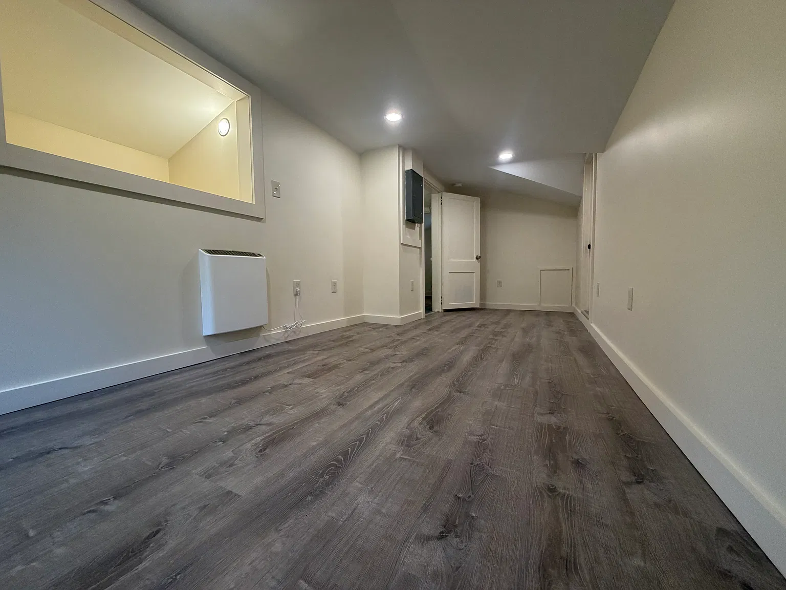 3 bed, 860 sqft, $1,700 — Photo 2