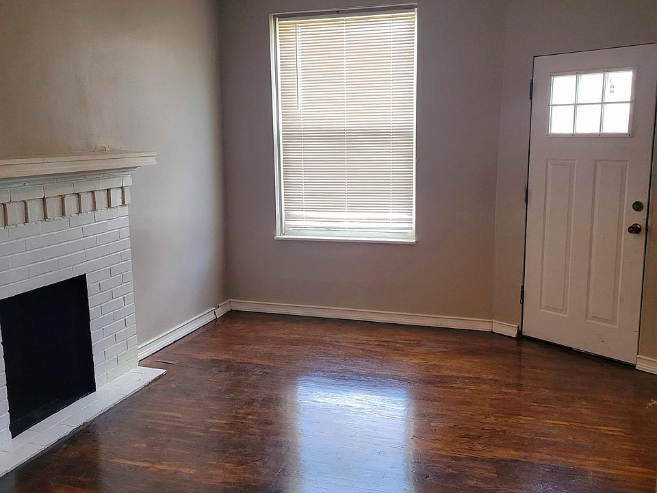 Unit currently occupied. Floors are lighter color.