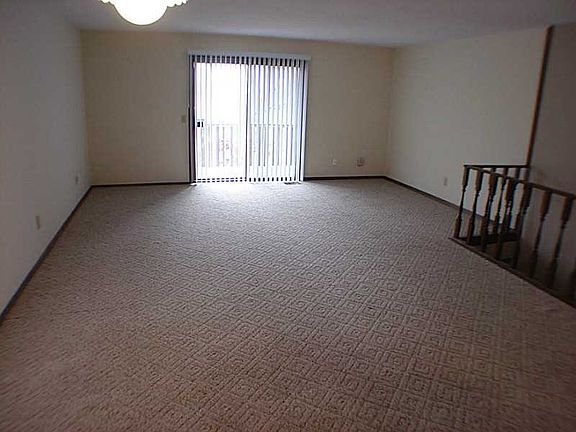 3rd image of 10 Gail Ln