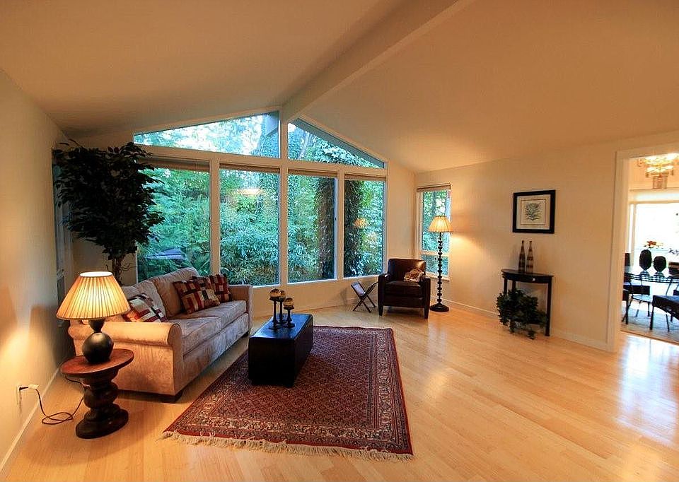 Living Room W High Ceilings