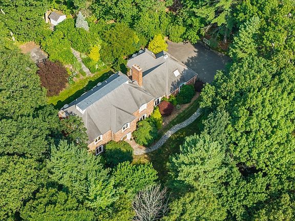 3rd image of 11 Fox Run Rd