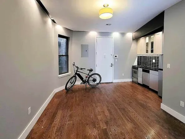 615 Gates Avenue image 1 of 14