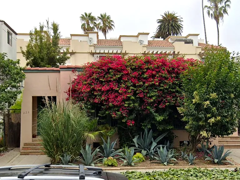 223 California Ave — Photo 1