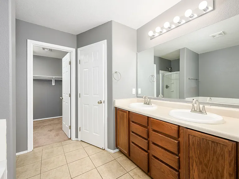 5815 E Grove Ave — Photo 10