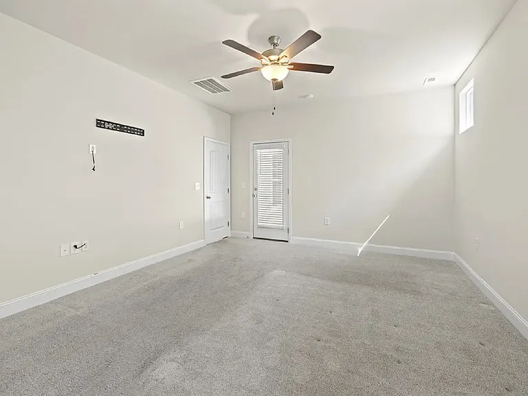 212 Thunder Forest Ln — Photo 16