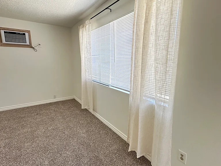 1554 W Ramona Dr #B — Photo 9