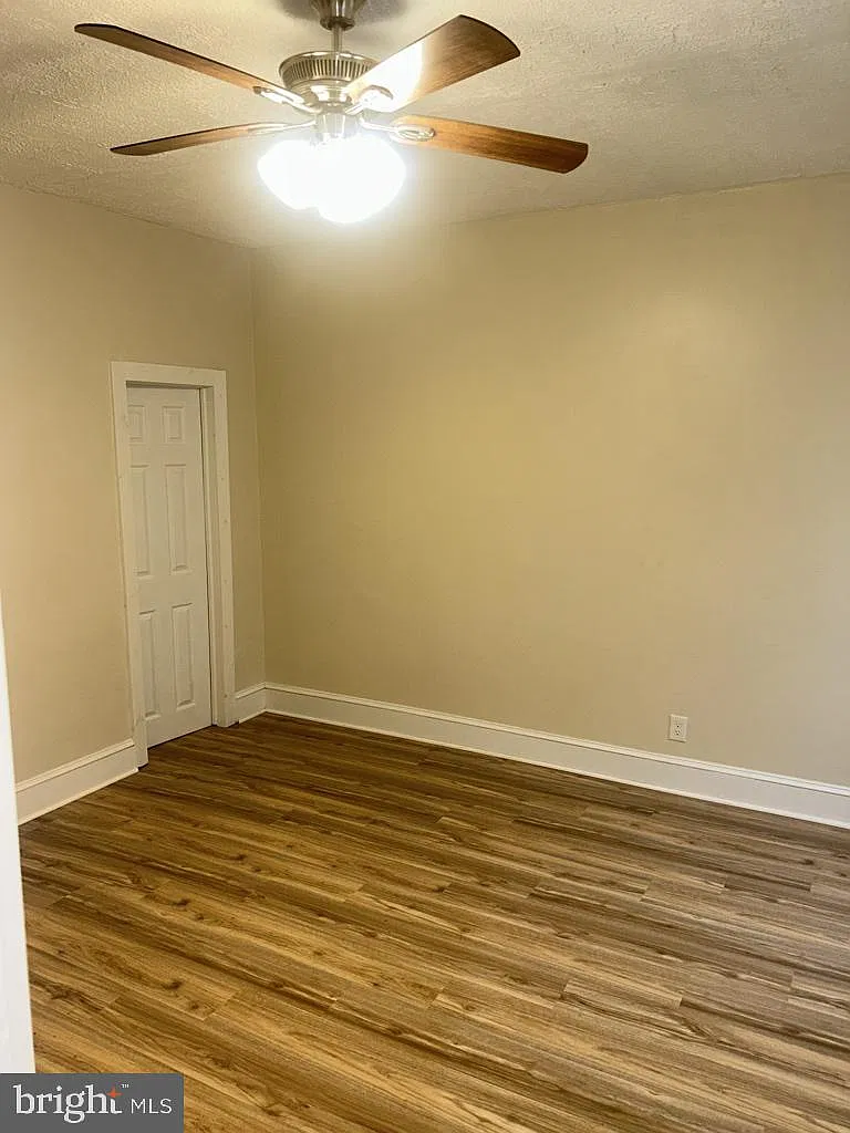713 Irving St NE — Photo 4