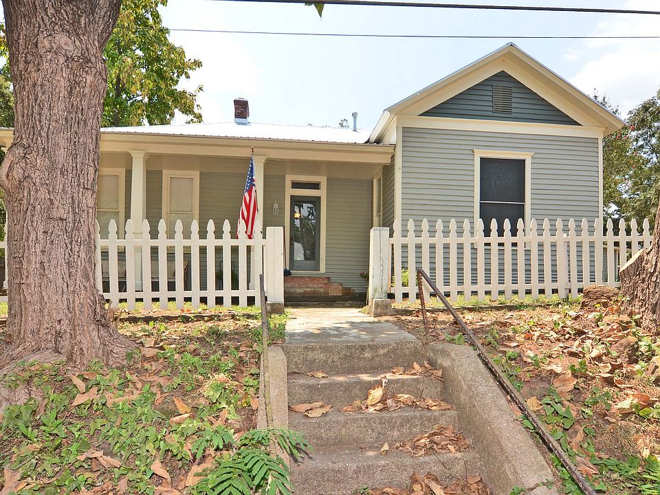 1st image of 105 4th Ave
