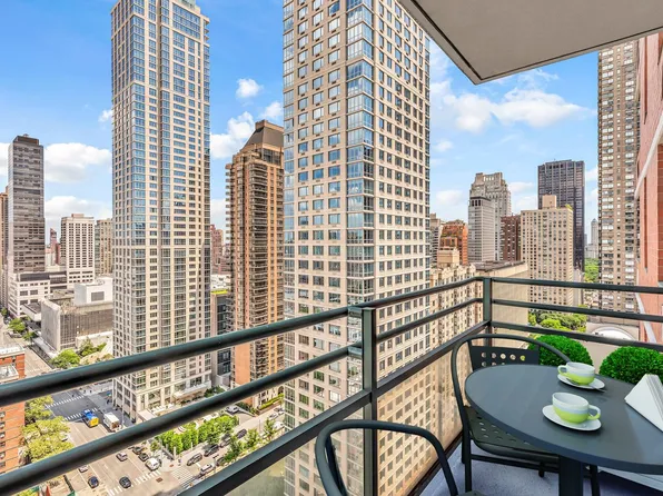 200 West 60th Street image 8 of 39