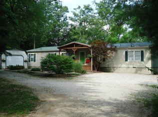 1953 Lee Ln, Centralia, IL 62801