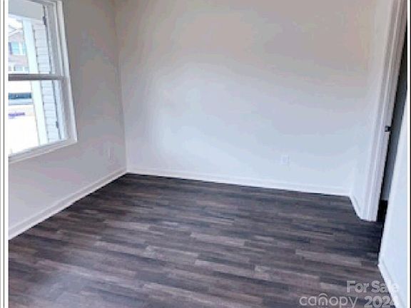 4th image of 1200 Manor Dr