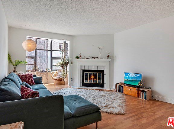 3rd image of 17800 Burbank Blvd APT 301