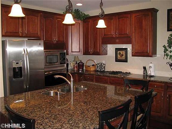 Kitchen, breakfast island