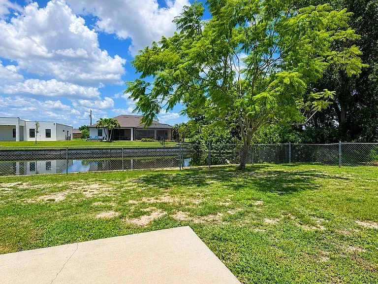 525 SE 4th Terrace Cpe — Photo 16