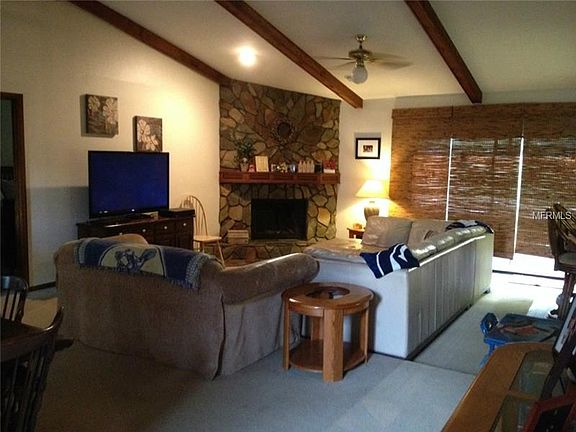 Living Room/Fireplace