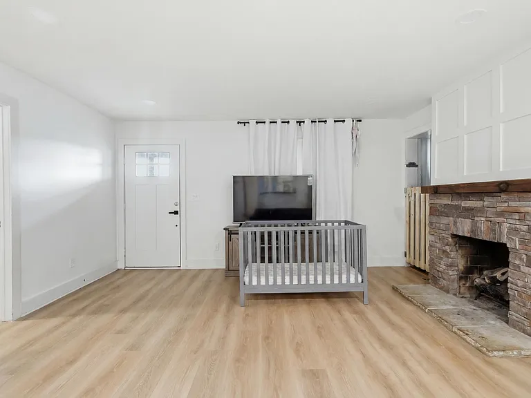 411 Edwin St #A — Photo 13