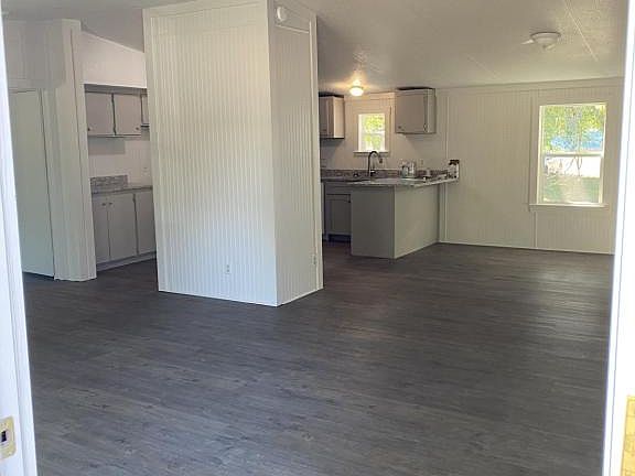 2nd image of 204 Logan Ln