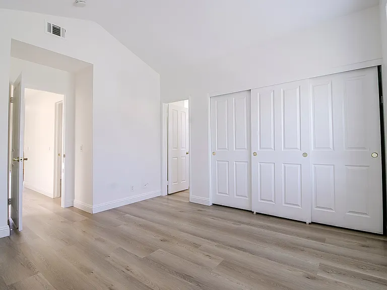 25035 Eaton Ln — Photo 21