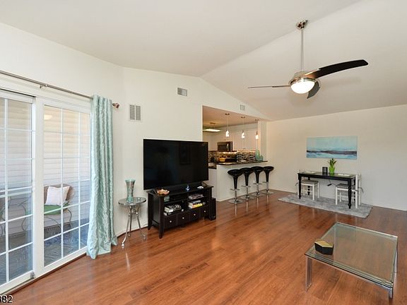4th image of 20 Parkside Ct