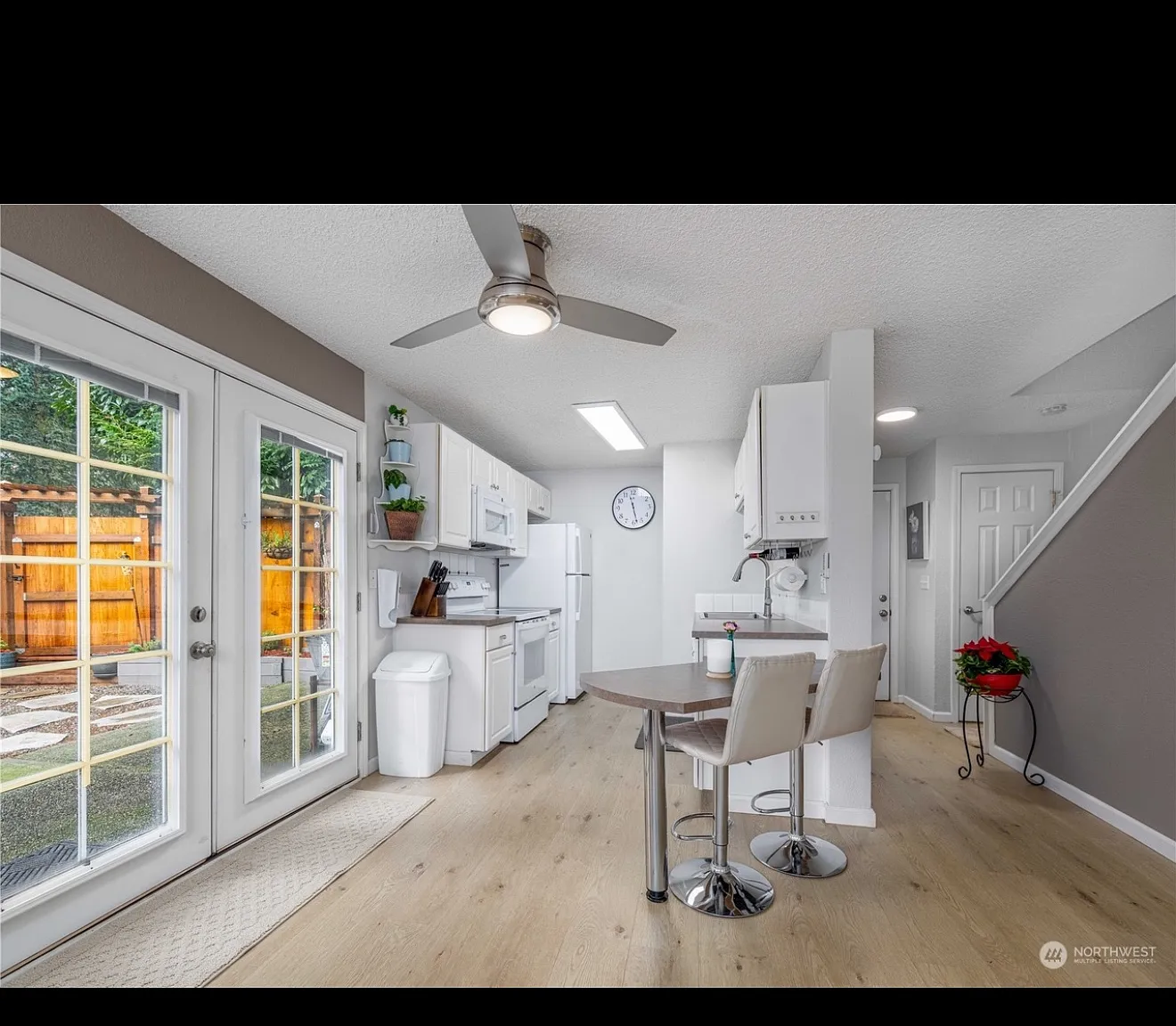2 bed, 972 sqft, $2,299 — Photo 3