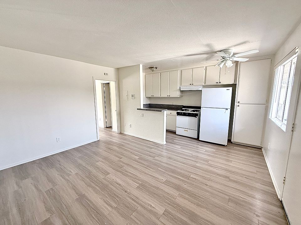 1st image of 7355 Woodley Ave #10