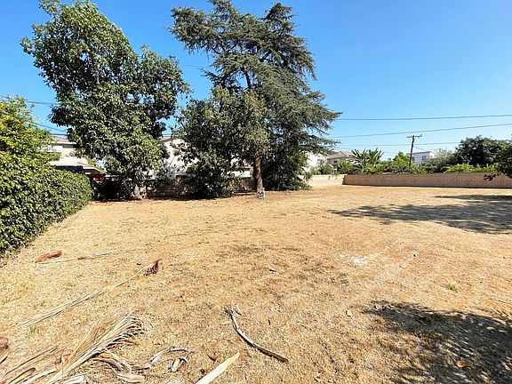 5th image of 1438 S Charlotte Ave