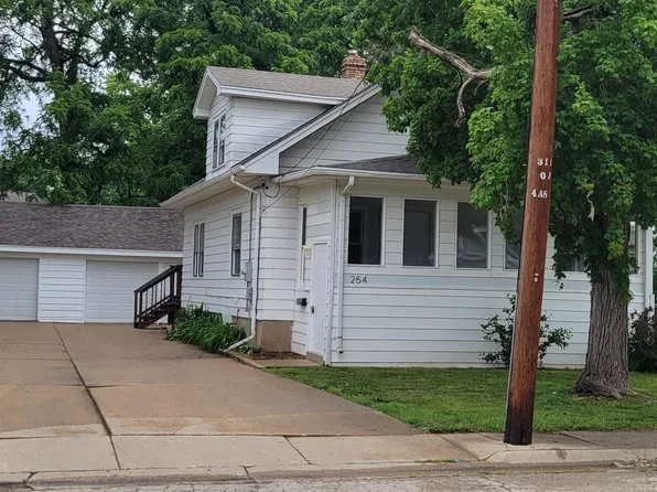 254 River Ln, Loves Park, IL 61111