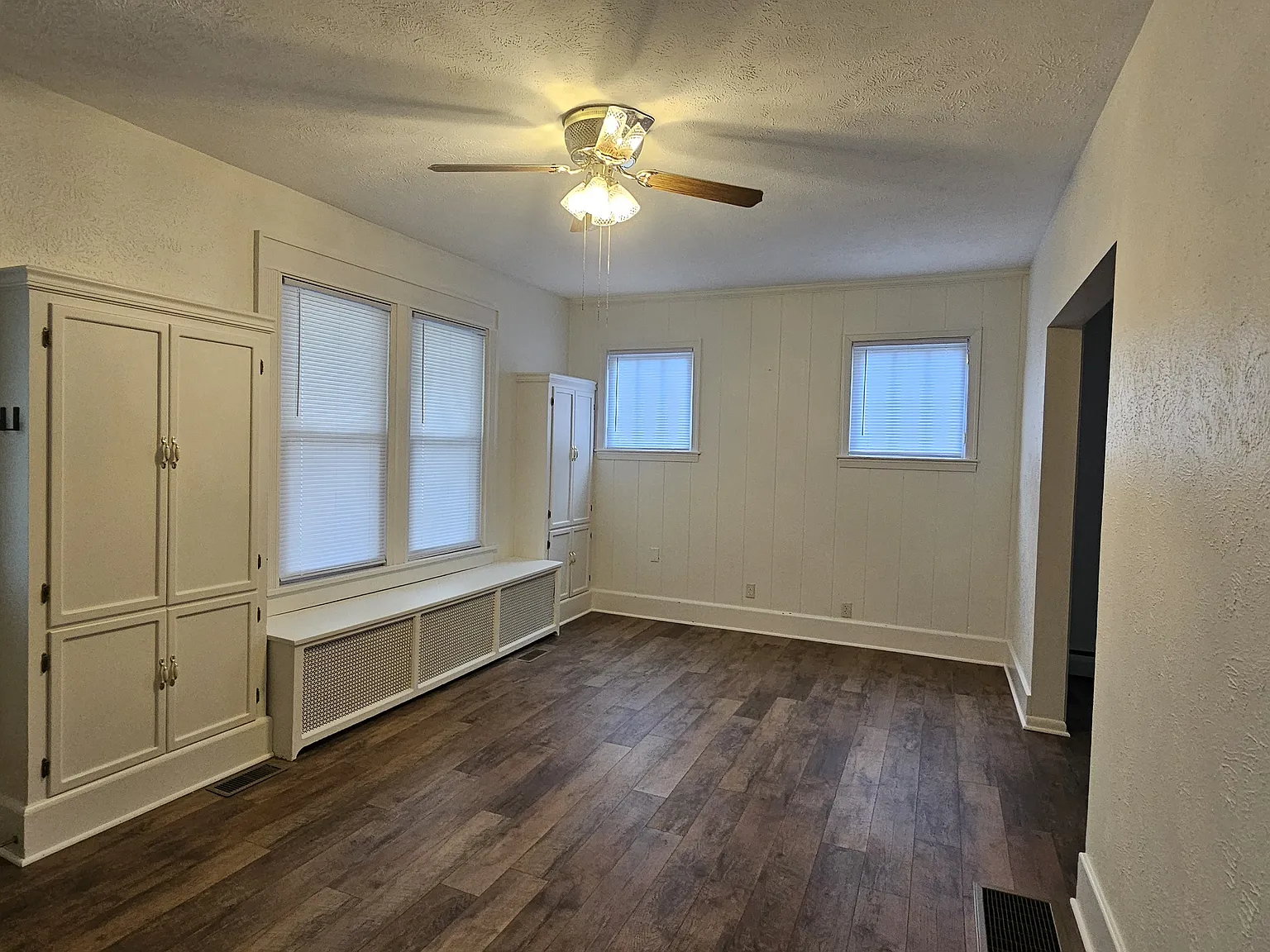 4 bed, 2.5 bath, 1821 sqft, $2,500 — Photo 3