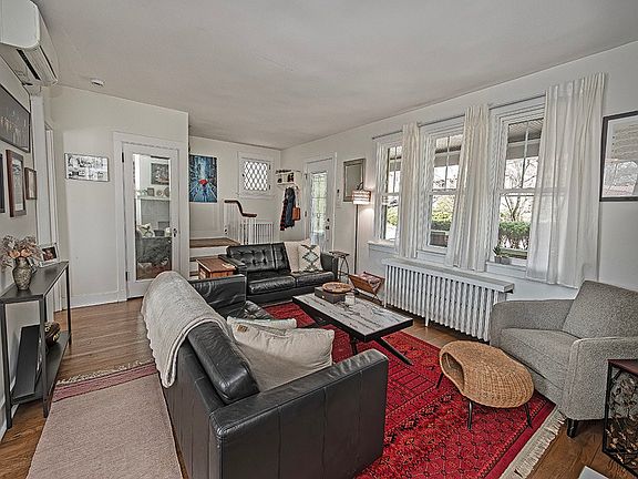 3rd image of 301 Arden Rd