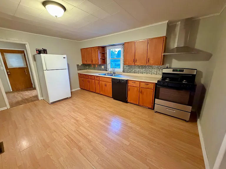 3220 Franklin Ave — Photo 5