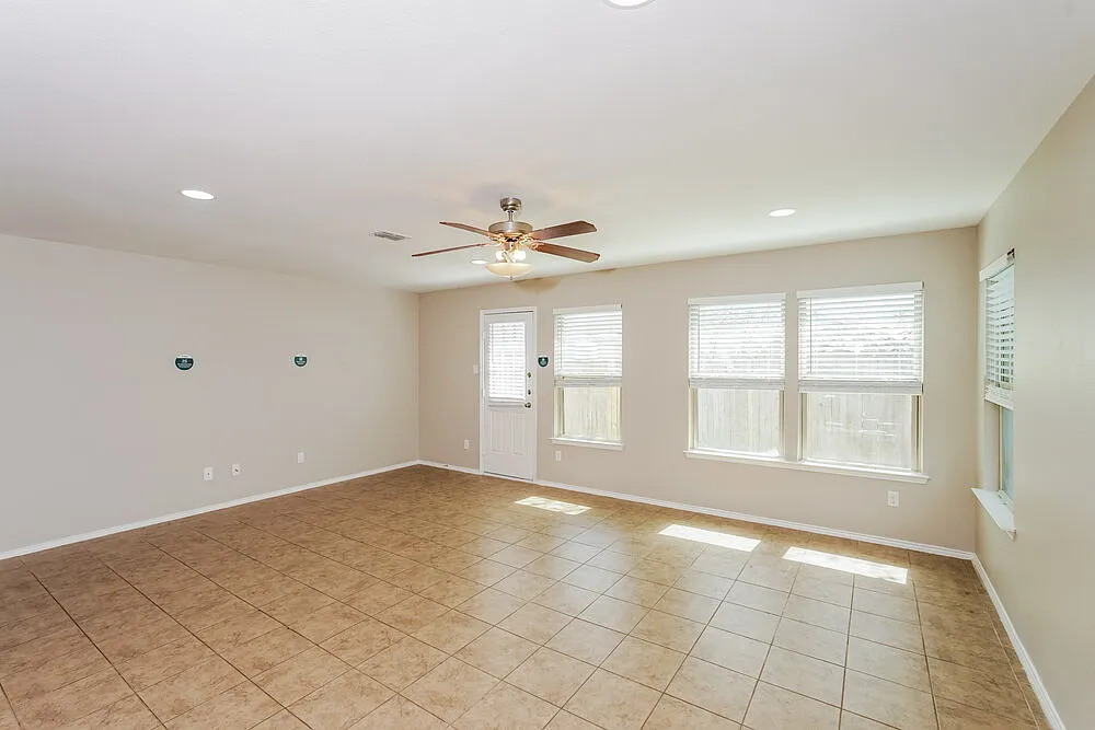 3 bed, 2.0 bath, 2134 sqft, $2,380 — Photo 3