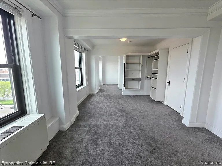 15 E Kirby St #829 — Photo 23