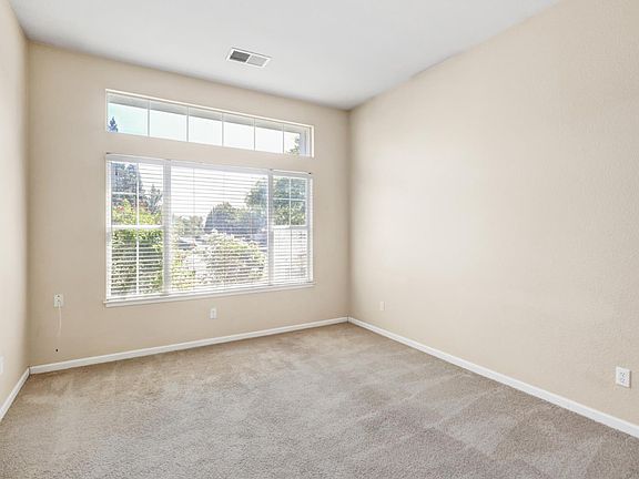 5th image of 2748 Genesee Dr