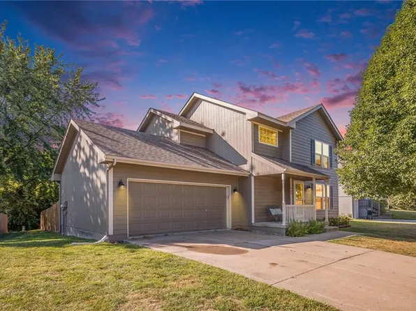 909 NE 194th Ter, Smithville, MO 64089