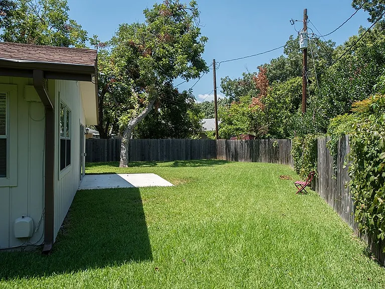 2902 Silverleaf Dr — Photo 26