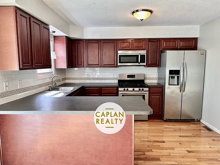 521 East St #O1 — Photo 3